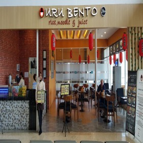 shop & dine